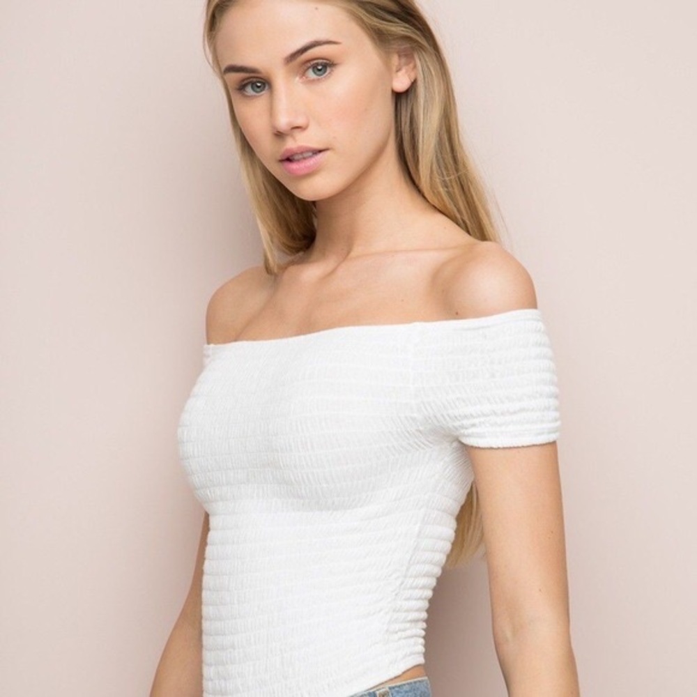 Brandy Melville Charlene Off the shoulder Crop